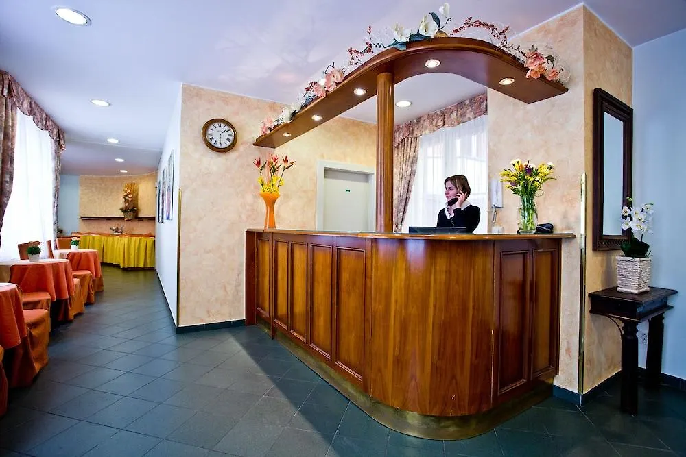 Hotel Melantrich Praga 3*,