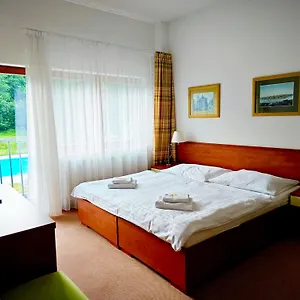 hotel-bazant.karlovyvary-hotels.com/